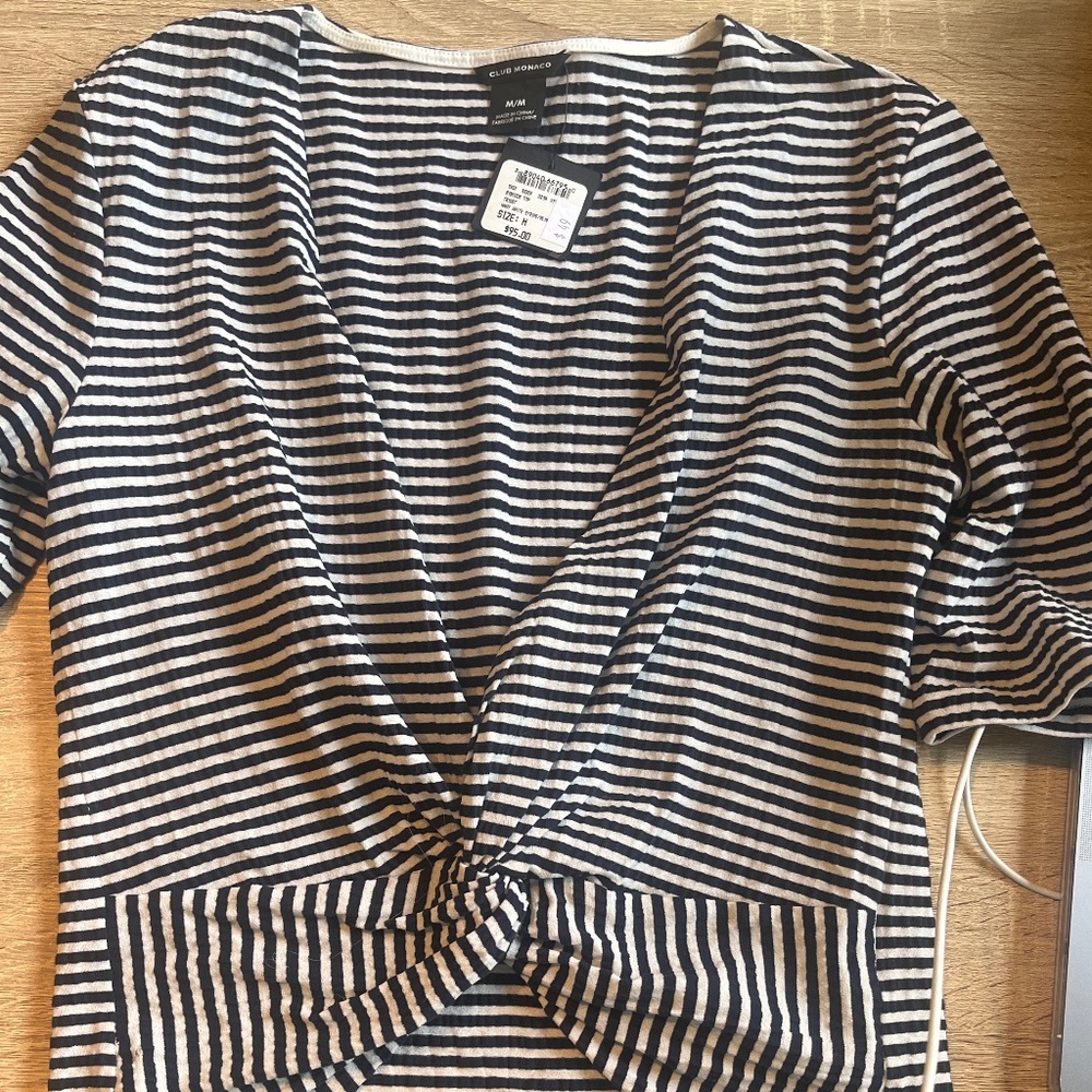 Club Monaco Navy Ivory Striped Twist Tee Knit – Women’s Size M – NWT - Picture 2 of 3